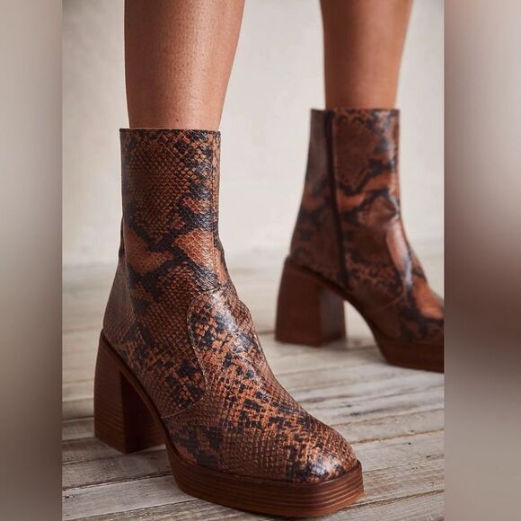 NIB Free People Ruby Platform Ankle Boots in Brown Snake Size 40 (9.5) - Picture 1 of 9